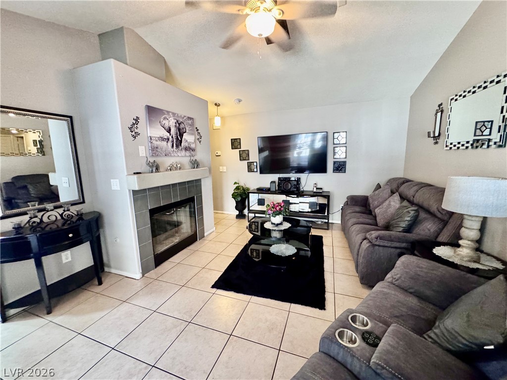 1600 N Torrey Pines Drive 101