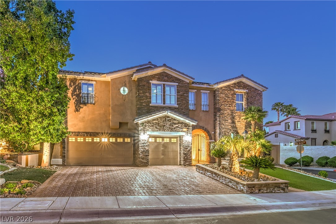 2840 Soaring Peak Avenue