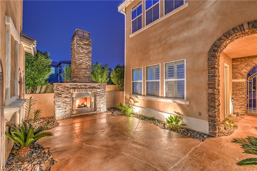 2840 Soaring Peak Avenue