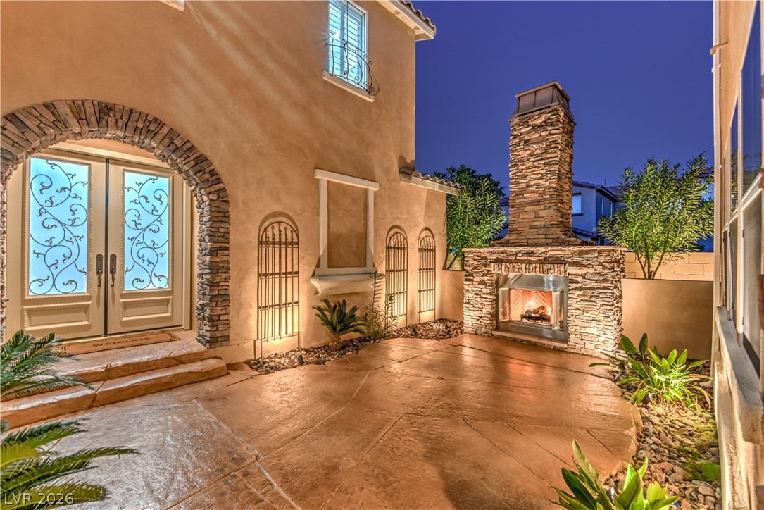 2840 Soaring Peak Avenue