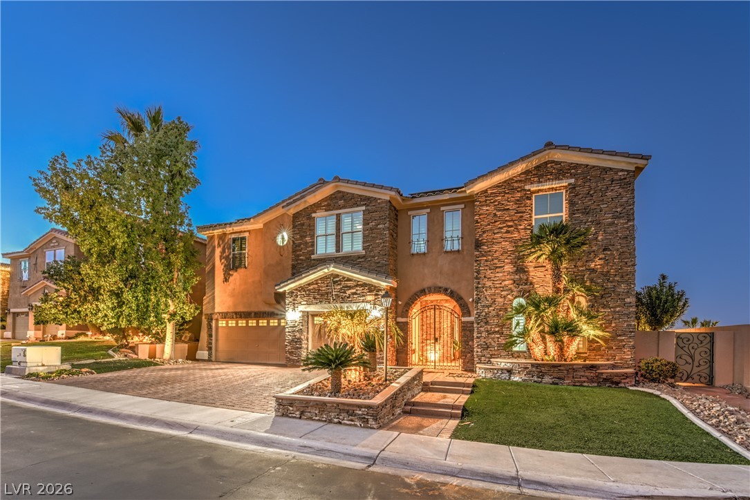 2840 Soaring Peak Avenue