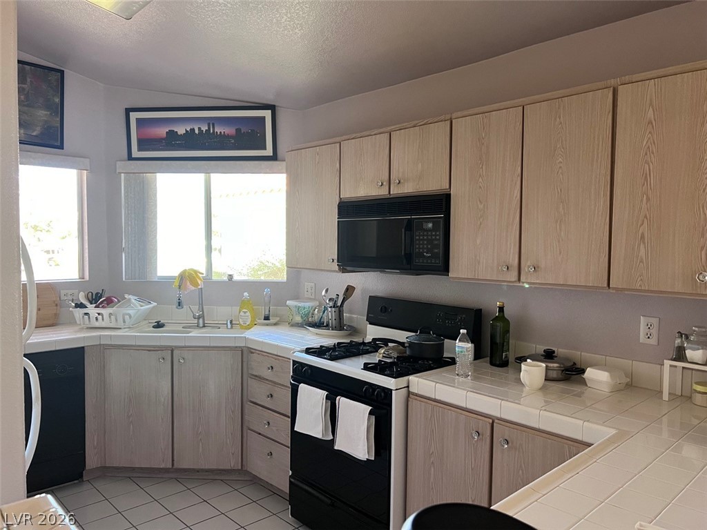 613 Yacht Harbor Drive