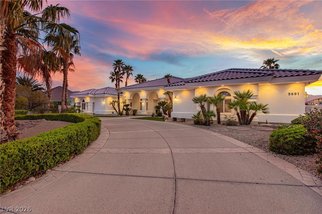 5891 N Campbell Road