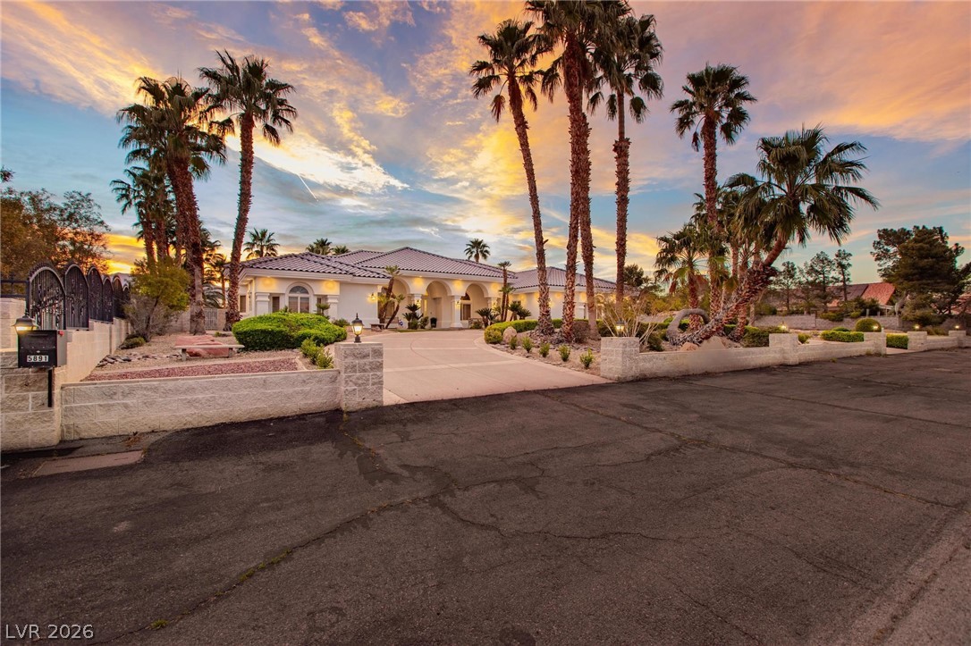 5891 N Campbell Road