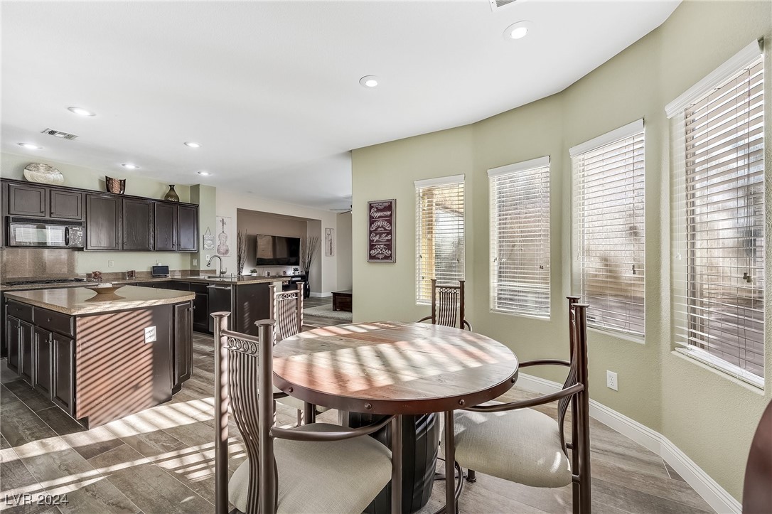 Las Vegas, Nevada 89141, United States, 3 Bedrooms Bedrooms, ,3 BathroomsBathrooms,Residential,Pending,27368