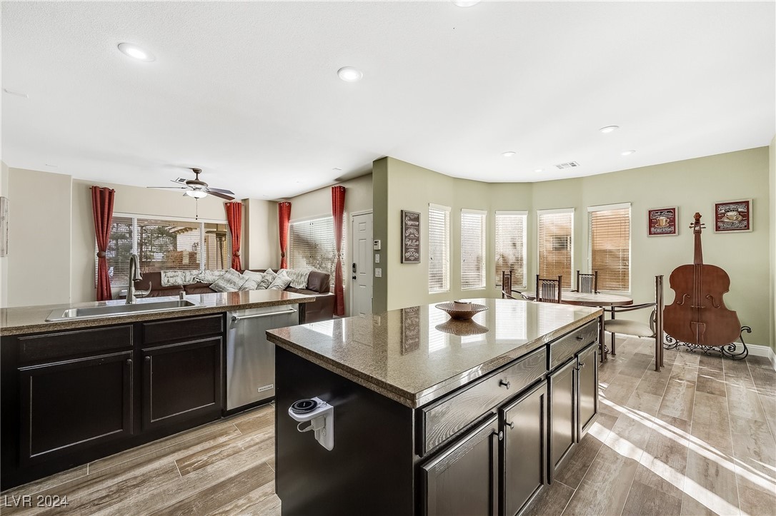 Las Vegas, Nevada 89141, United States, 3 Bedrooms Bedrooms, ,3 BathroomsBathrooms,Residential,Pending,27368