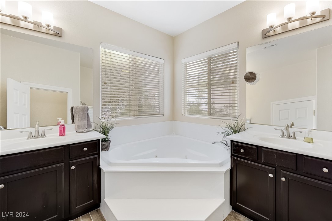 Las Vegas, Nevada 89141, United States, 3 Bedrooms Bedrooms, ,3 BathroomsBathrooms,Residential,Pending,27368