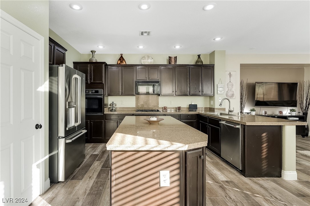 Las Vegas, Nevada 89141, United States, 3 Bedrooms Bedrooms, ,3 BathroomsBathrooms,Residential,Pending,27368