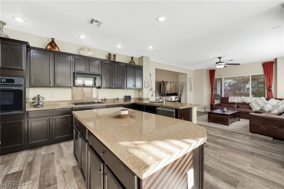 Las Vegas, Nevada 89141, United States, 3 Bedrooms Bedrooms, ,3 BathroomsBathrooms,Residential,Pending,27368