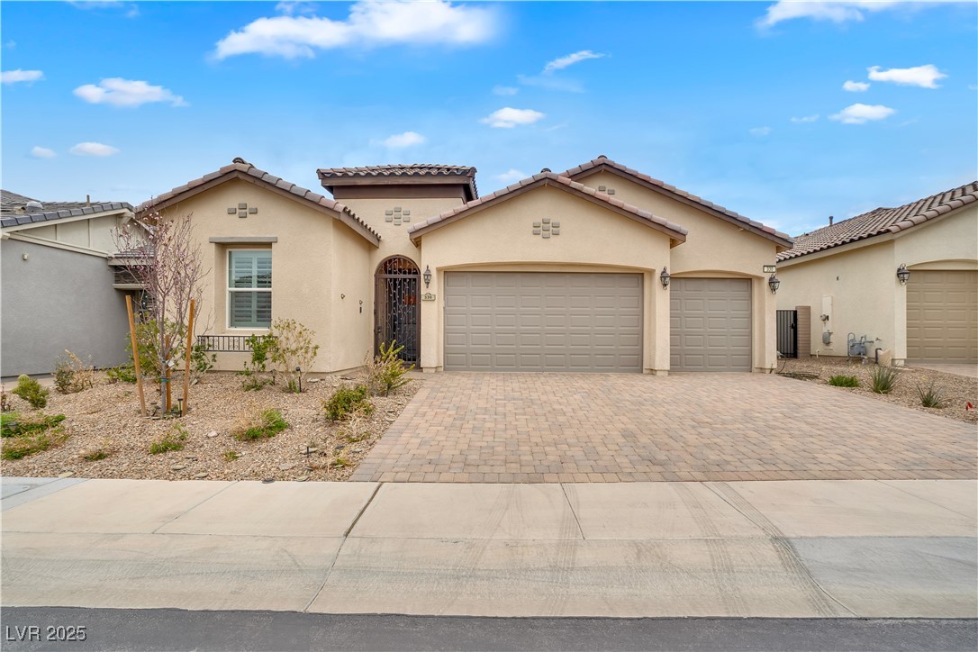330 Meadow Brush Place, Henderson, Nevada image 2