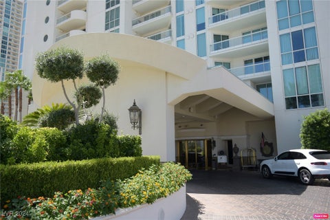 Photo of 2747 Paradise Road #2001, Las Vegas, NV 89109 (MLS # 2615373)