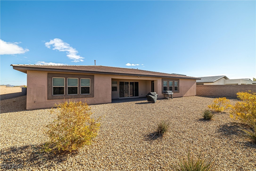 Las Vegas, Nevada 89149, United States, 4 Bedrooms Bedrooms, ,4 BathroomsBathrooms,Residential,Pending,20879