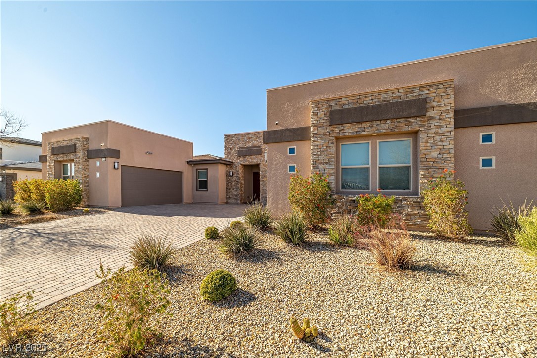 Las Vegas, Nevada 89149, United States, 4 Bedrooms Bedrooms, ,4 BathroomsBathrooms,Residential,Pending,20879