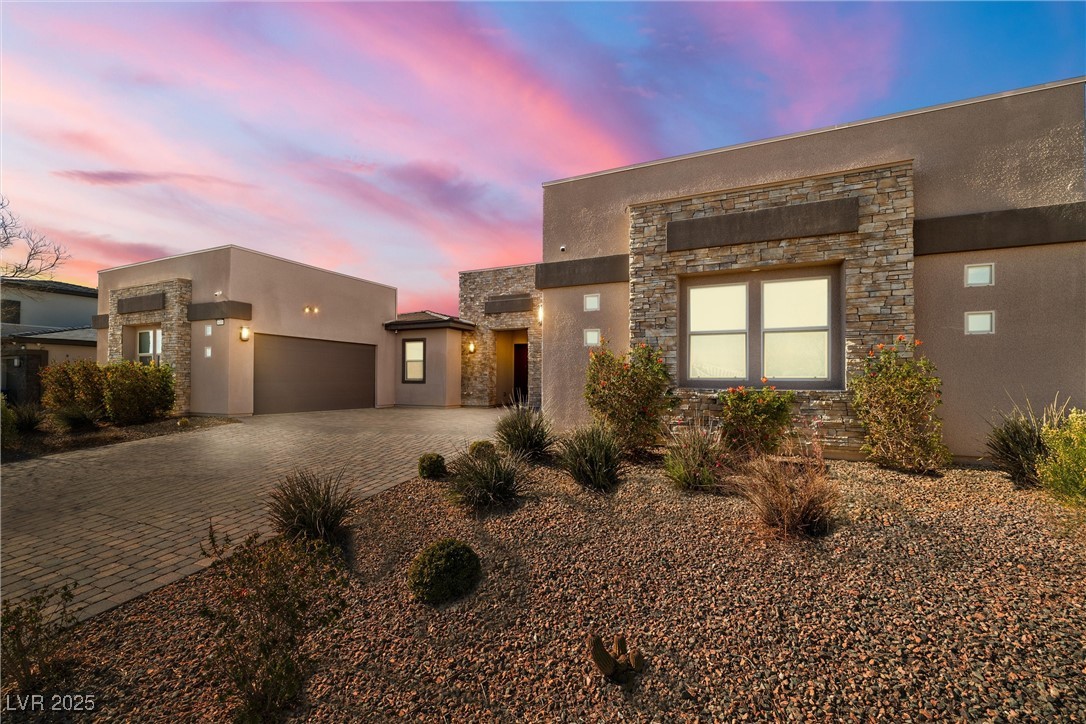 Las Vegas, Nevada 89149, United States, 4 Bedrooms Bedrooms, ,4 BathroomsBathrooms,Residential,Pending,20879