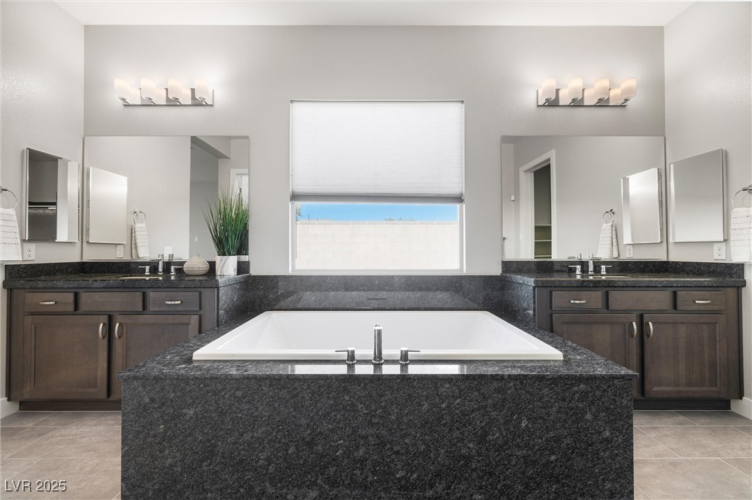 Las Vegas, Nevada 89149, United States, 4 Bedrooms Bedrooms, ,4 BathroomsBathrooms,Residential,Pending,20879