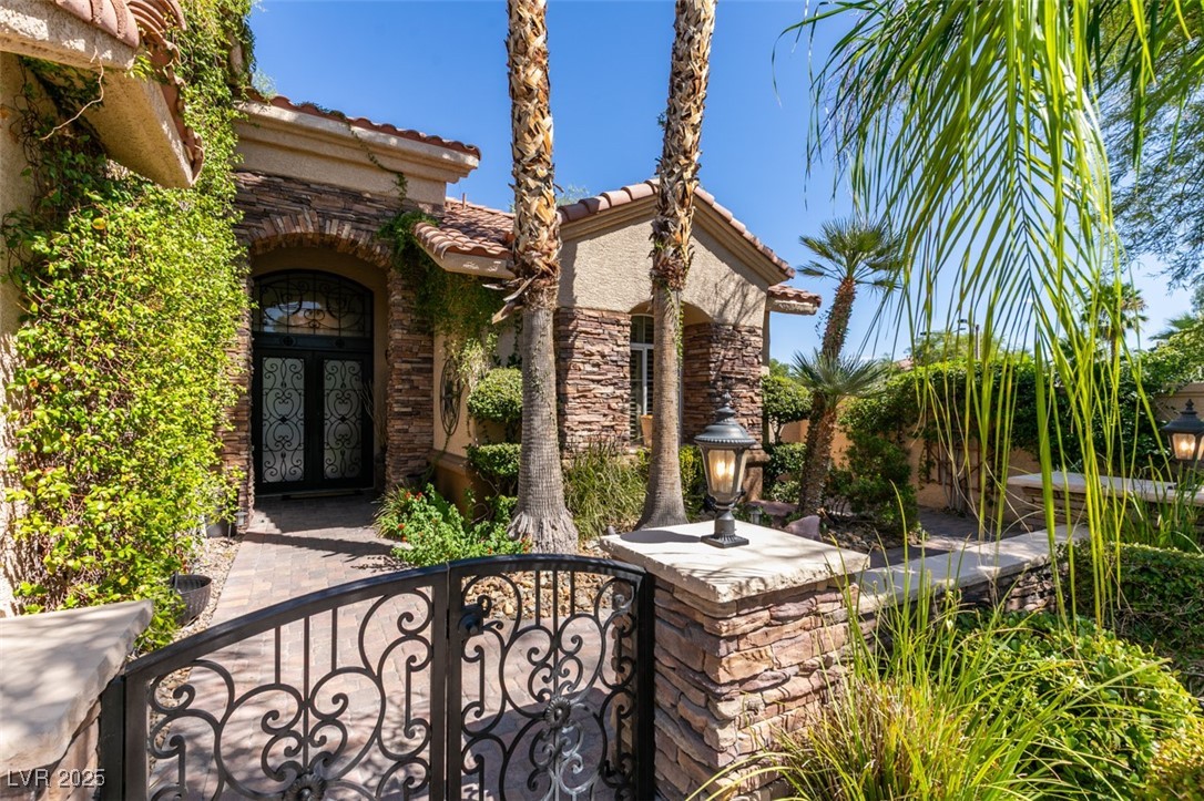 2016 Aspen Oak Street