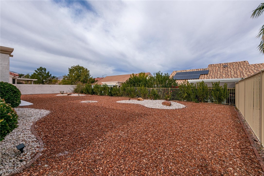 Las Vegas, Nevada 89134, United States, 2 Bedrooms Bedrooms, ,2 BathroomsBathrooms,Residential,Pending,26448