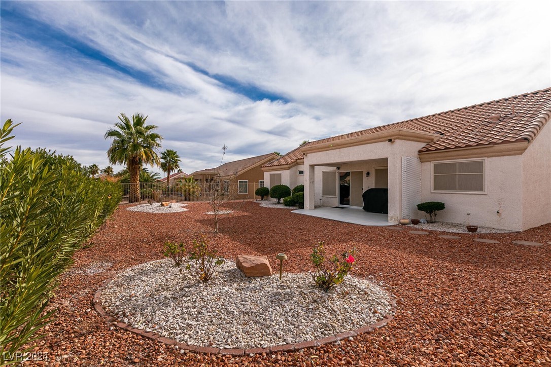 Las Vegas, Nevada 89134, United States, 2 Bedrooms Bedrooms, ,2 BathroomsBathrooms,Residential,Pending,26448