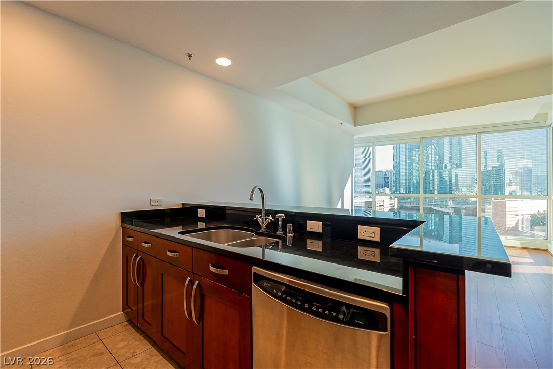 4525 DEAN MARTIN Drive 1405