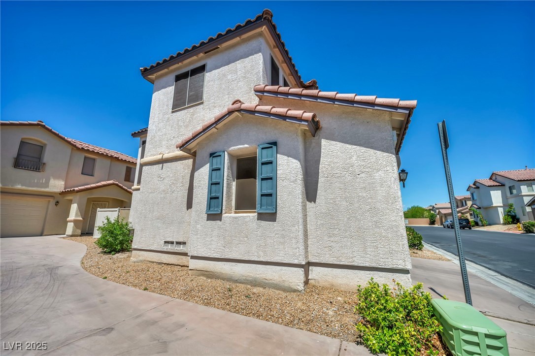 9165 Starling Wing Place