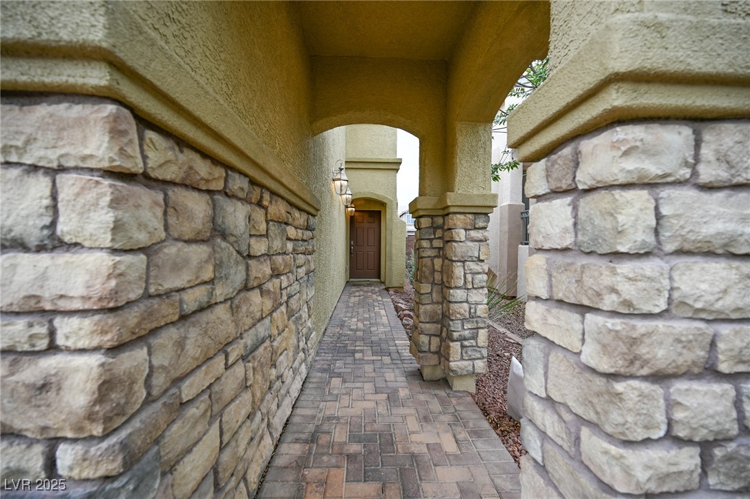 10556 Laurelwood Lake Avenue