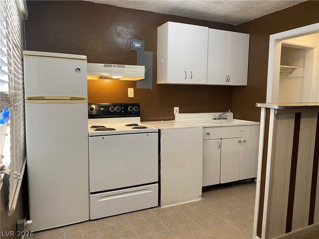 409 W Van Buren Avenue 1