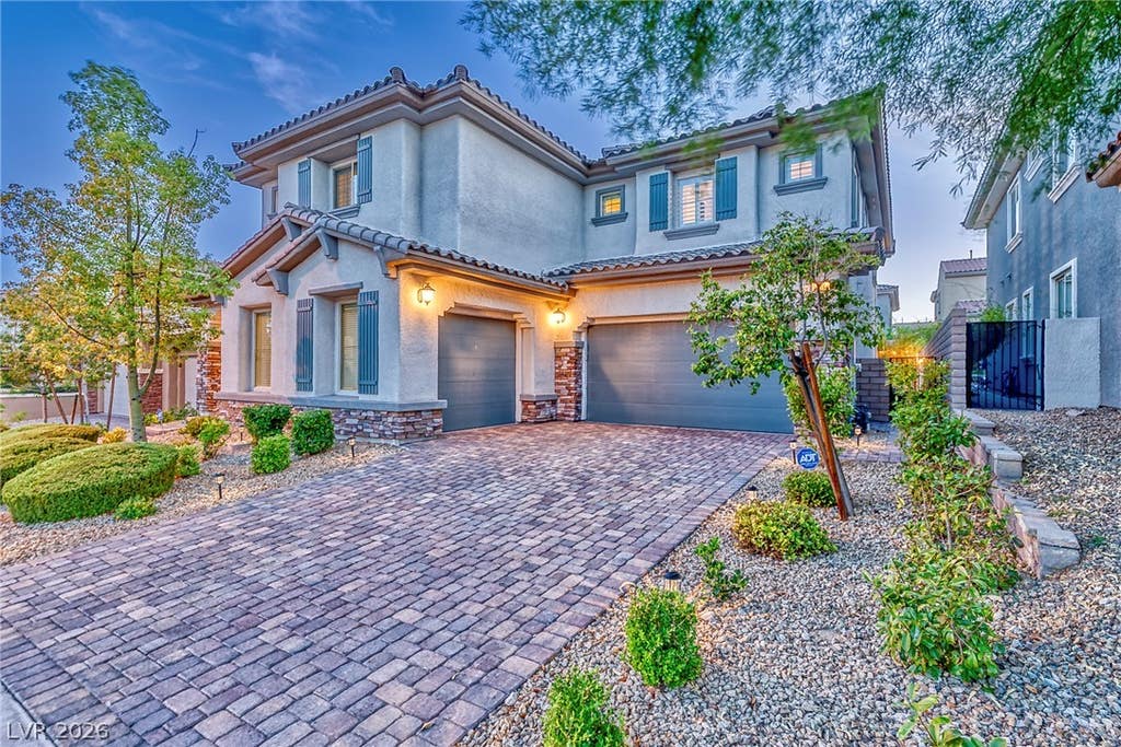 Photo of 301 OAKRUN Court, Las Vegas, NV 89138 (MLS # 2811494)