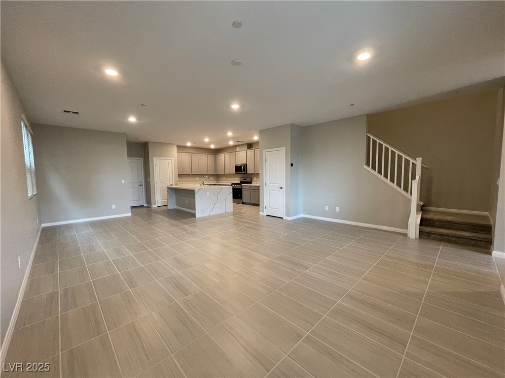 490 Fairview Hills Street