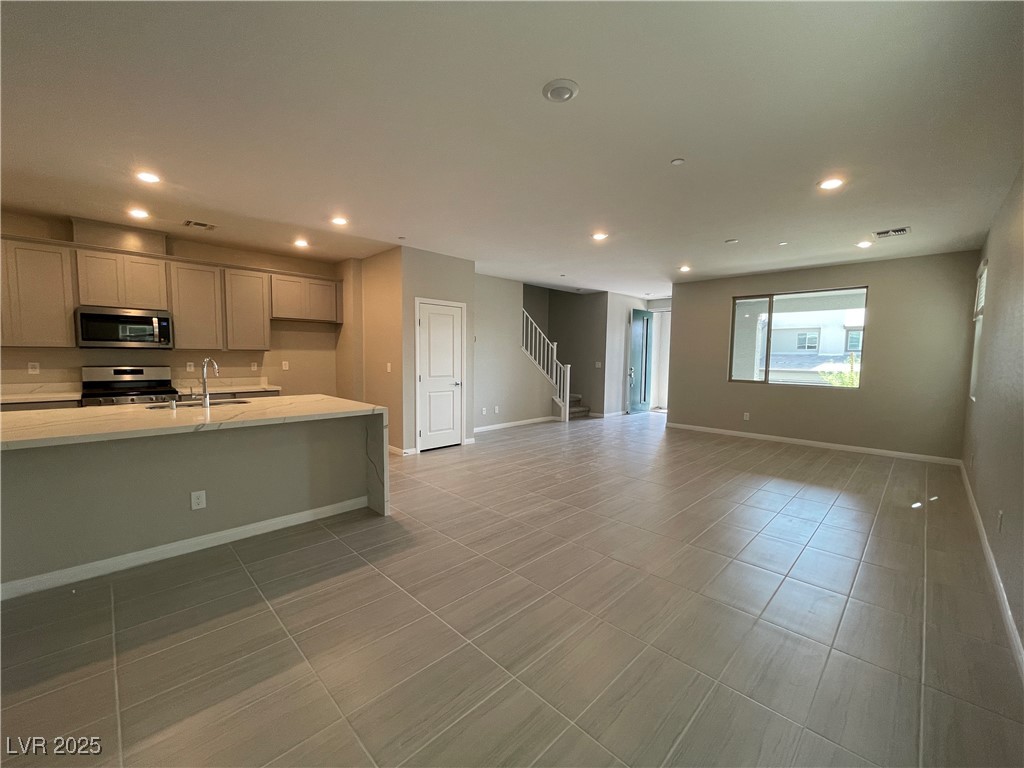 490 Fairview Hills Street