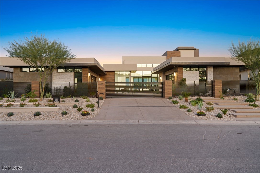 12 Rainbow Point Place