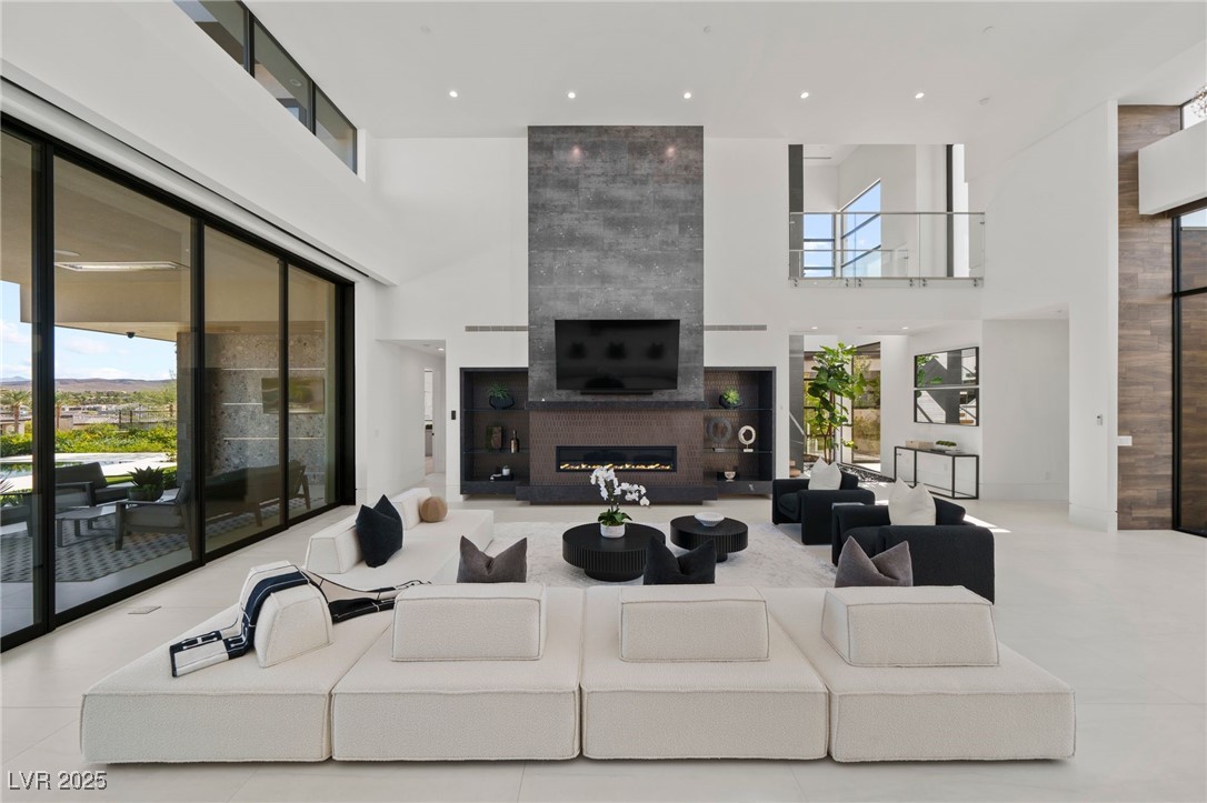 12 Rainbow Point Place