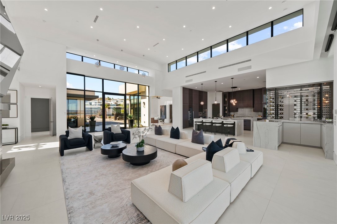 12 Rainbow Point Place