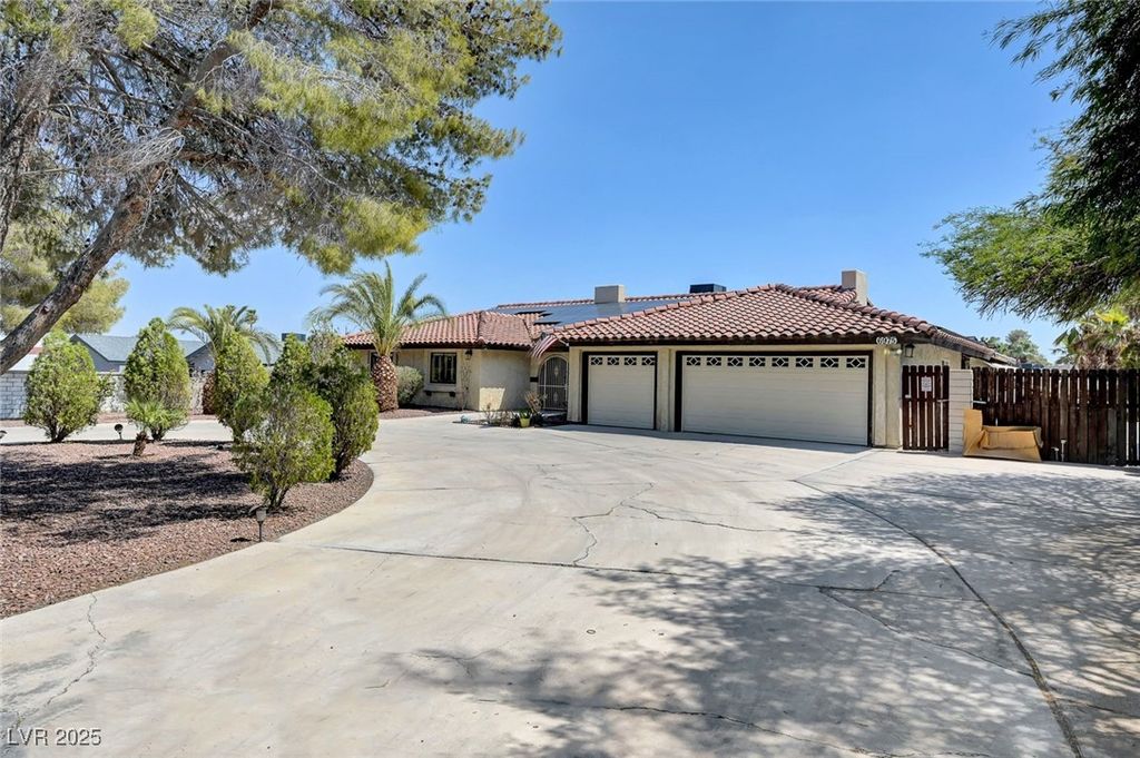 Photo of 6975 Obannon Drive, Las Vegas, NV 89117 (MLS # 2697359)