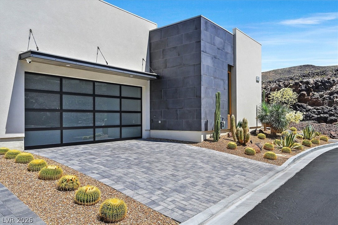 692 Scenic Cliff Drive