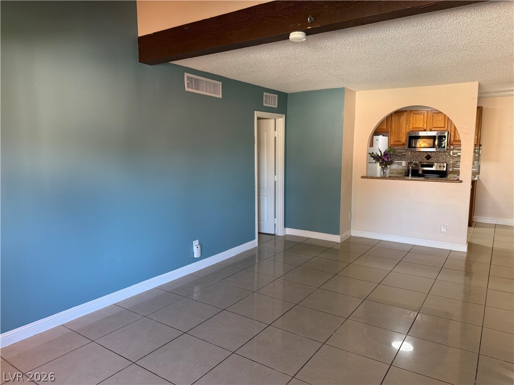 1515 E Reno Avenue 201