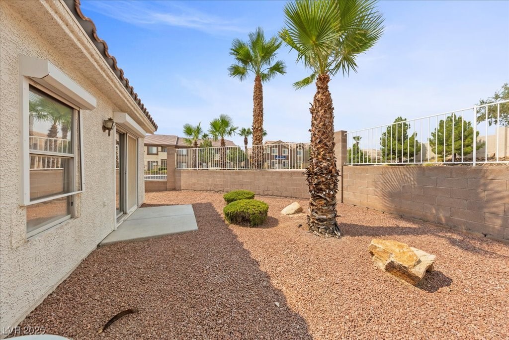 Las Vegas, Nevada 89147, United States, 3 Bedrooms Bedrooms, ,2 BathroomsBathrooms,Residential,Pending,185420