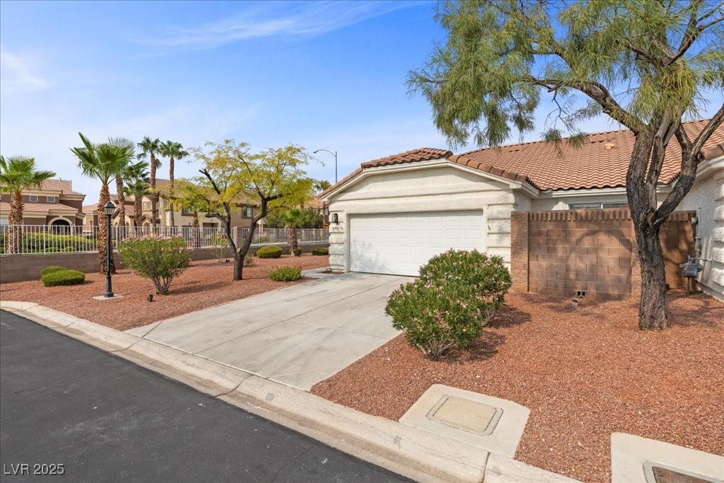 Las Vegas, Nevada 89147, United States, 3 Bedrooms Bedrooms, ,2 BathroomsBathrooms,Residential,Pending,185420
