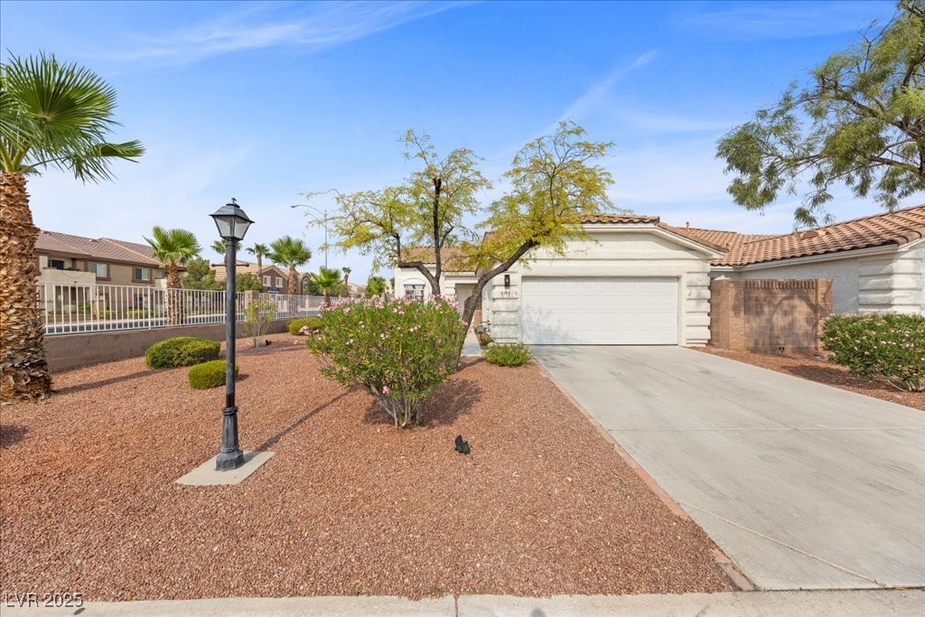 Las Vegas, Nevada 89147, United States, 3 Bedrooms Bedrooms, ,2 BathroomsBathrooms,Residential,Pending,185420