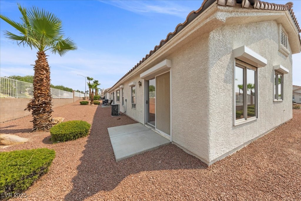 Las Vegas, Nevada 89147, United States, 3 Bedrooms Bedrooms, ,2 BathroomsBathrooms,Residential,Pending,185420