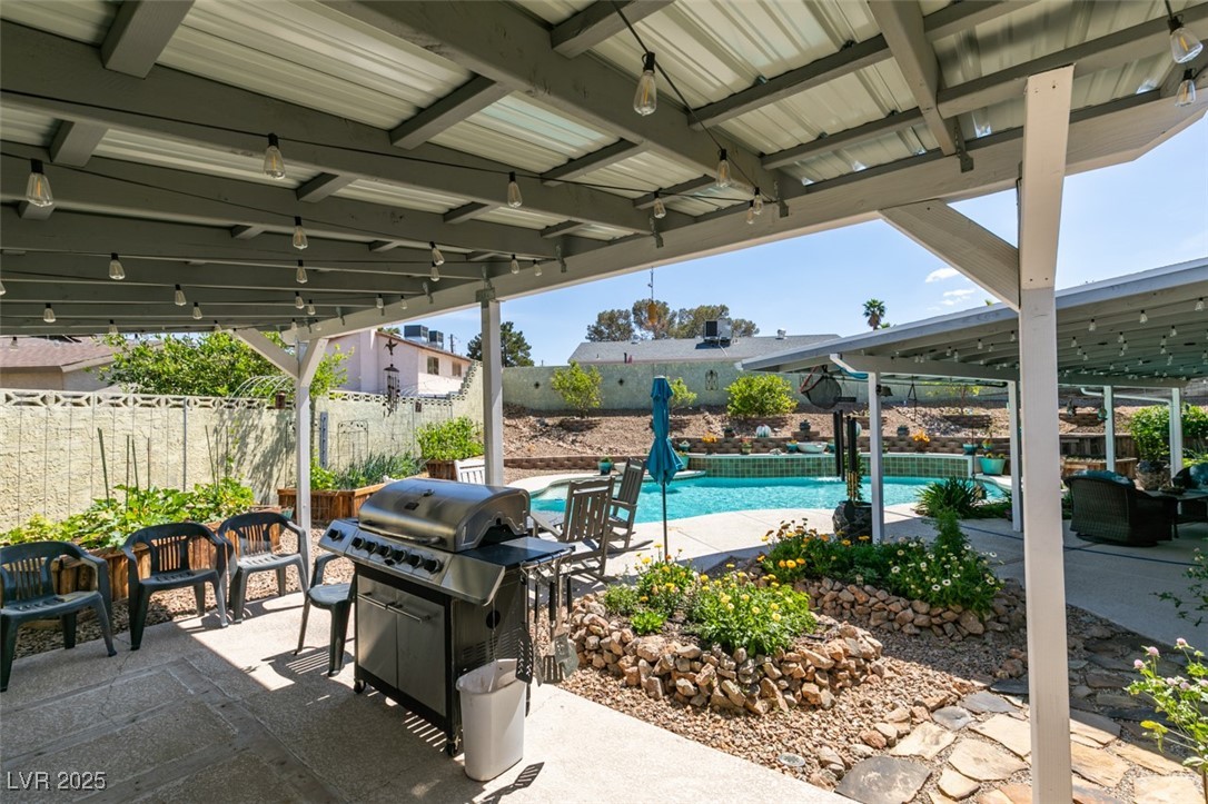 386 Summer Creek Court, Henderson, Nevada image 4