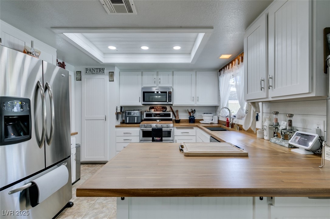 386 Summer Creek Court, Henderson, Nevada image 2