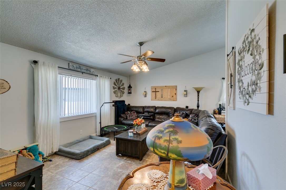 386 Summer Creek Court, Henderson, Nevada image 8