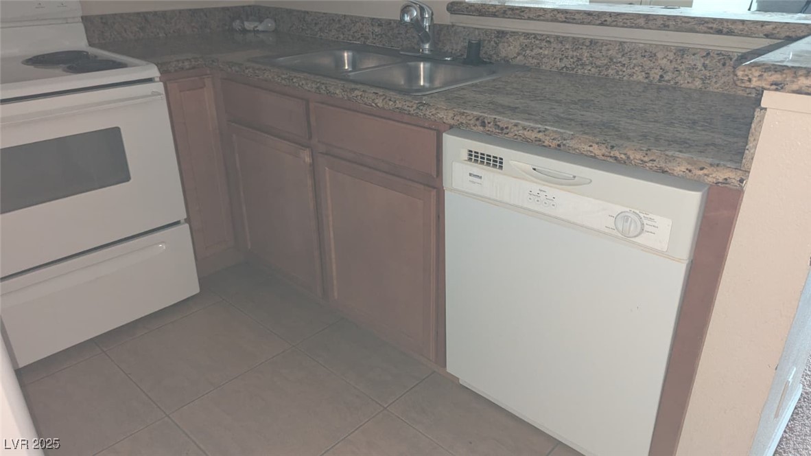 Las Vegas, Nevada 89119, United States, 2 Bedrooms Bedrooms, ,2 BathroomsBathrooms,Residential,Active,230664