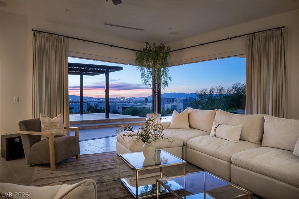 Photo of 2192 Overlook Canyon Lane, Henderson, NV 89052 (MLS # 2811376)