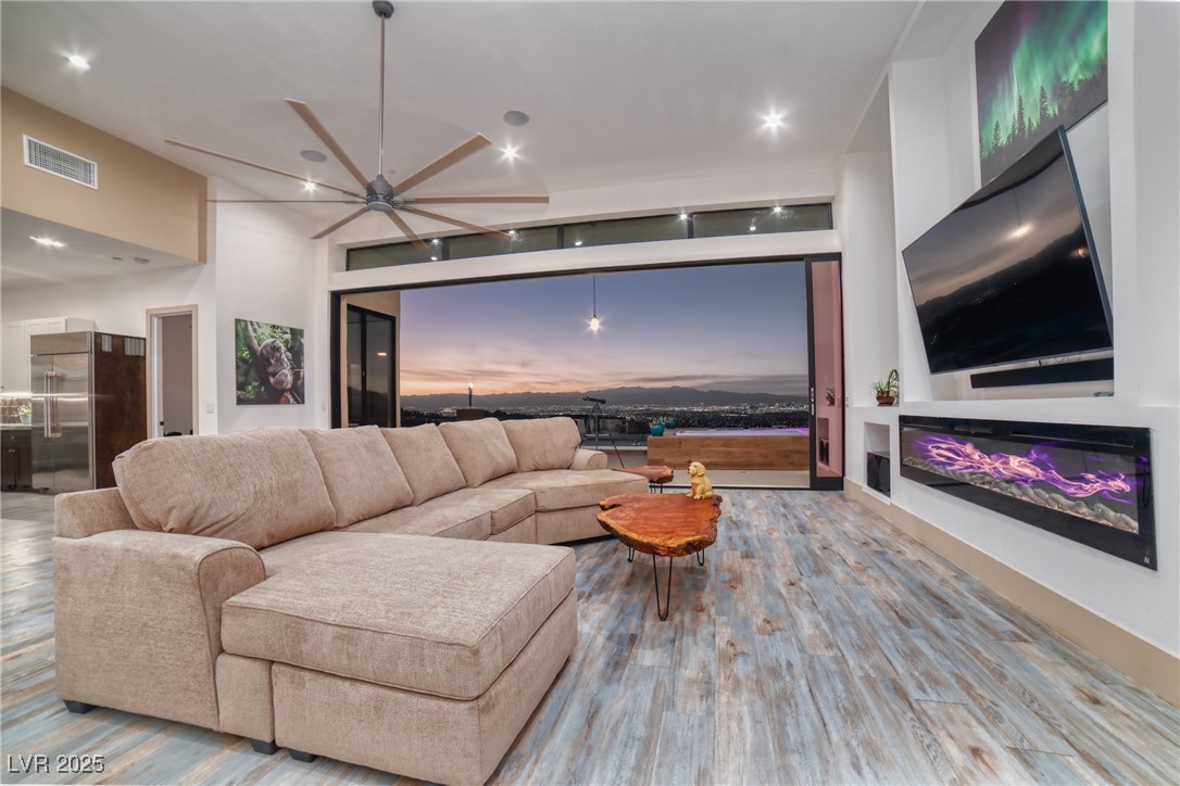 665 Falcon Cliff Court