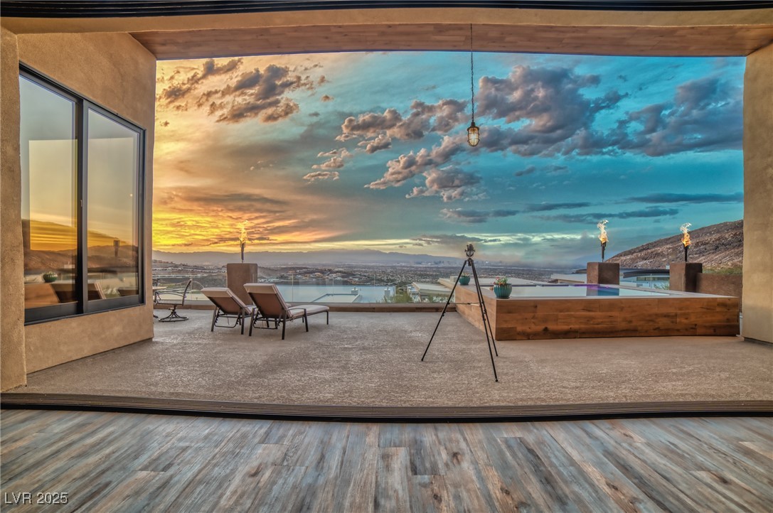 665 Falcon Cliff Court