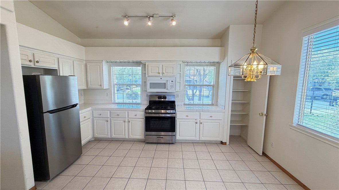 1396 LAMPLIGHT VILLAGE Lane