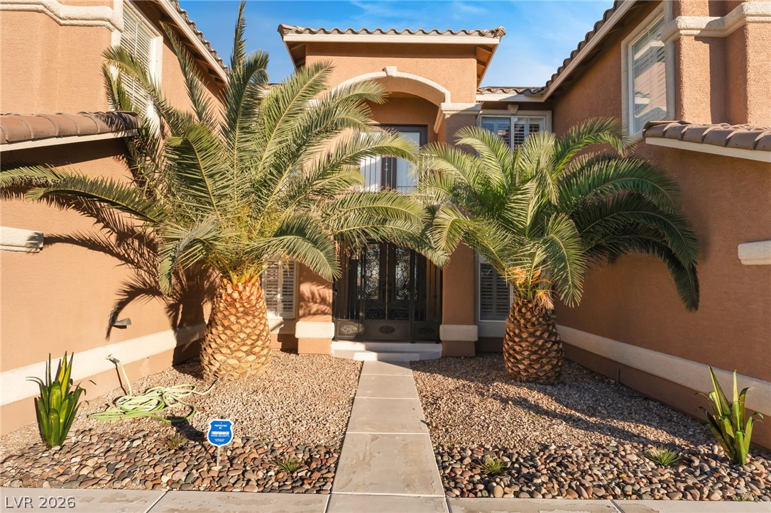 9404 Empire Rock Street