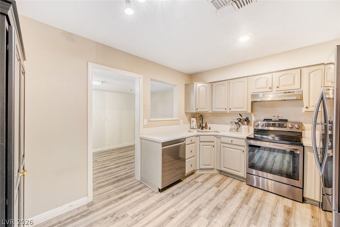 325 W Rochell Drive