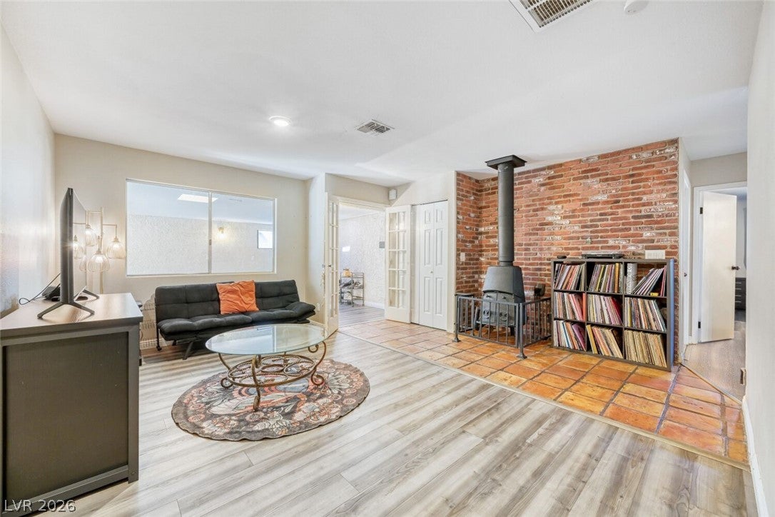 325 W Rochell Drive
